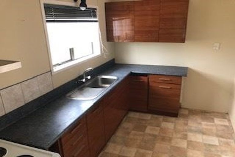 Photo of property in 9 Lysander Crescent, Beach Haven, Auckland, 0626