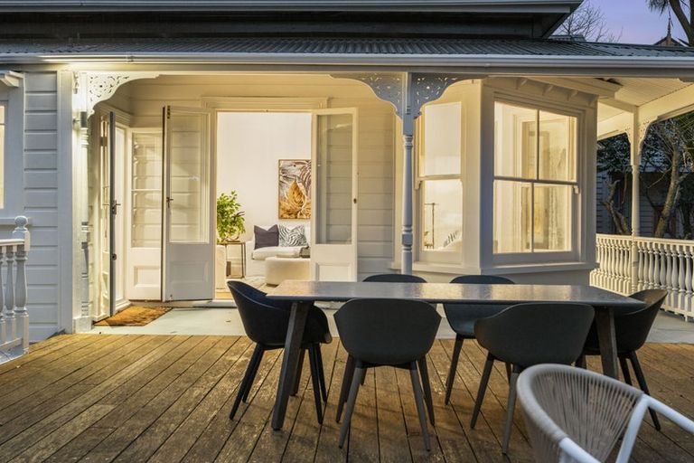 Photo of property in 25 Princes Street, Northcote Point, Auckland, 0627