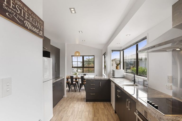 Photo of property in 8 Taurus Place, Kawaha Point, Rotorua, 3010