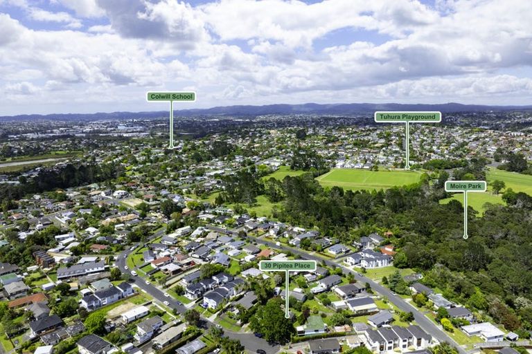 Photo of property in 30 Pipitea Place, Massey, Auckland, 0614