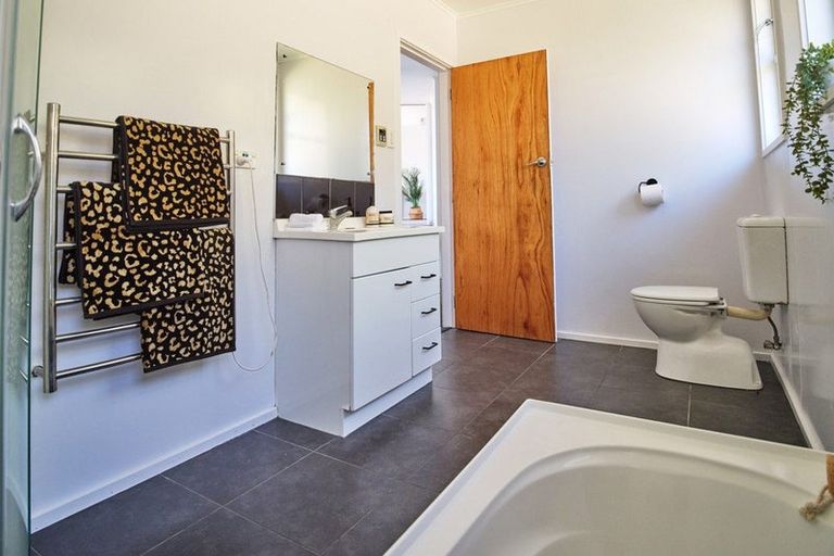 Photo of property in 208 Helston Road, Paparangi, Wellington, 6037