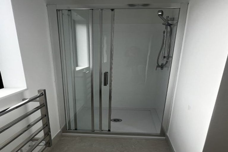 Photo of property in 7/233 Great North Road, Henderson, Auckland, 0612