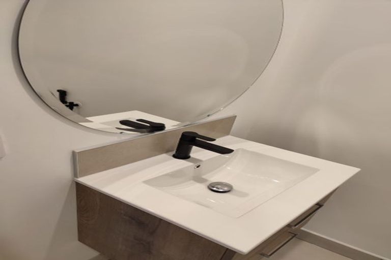 Photo of property in 111b Colwill Road, Massey, Auckland, 0614