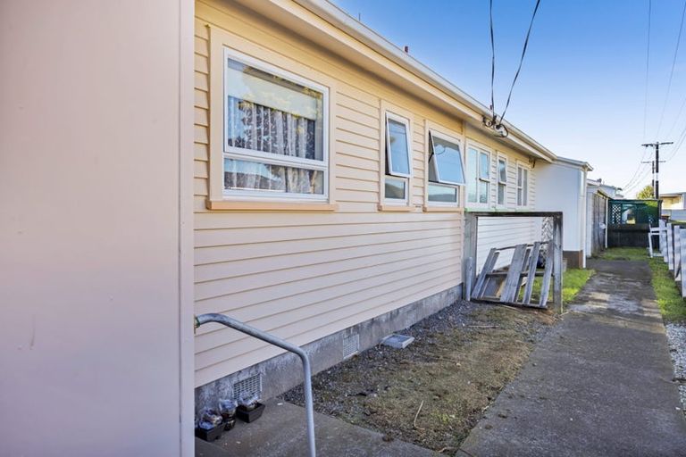 Photo of property in 42/1 Egmont Street, Hawera, 4610