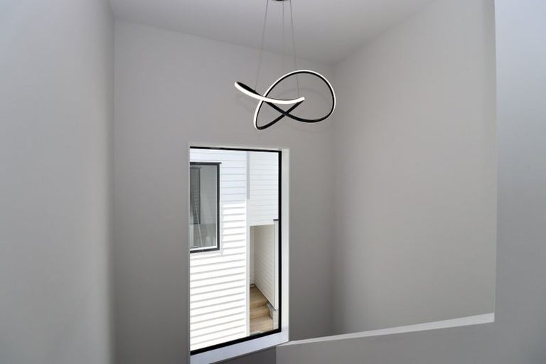 Photo of property in 127 Oreil Avenue, West Harbour, Auckland, 0618