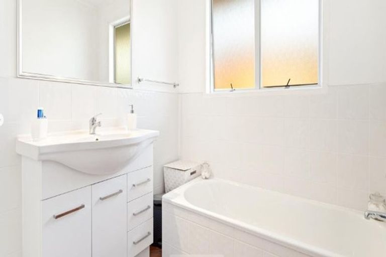 Photo of property in 6 Colwill Road, Massey, Auckland, 0614