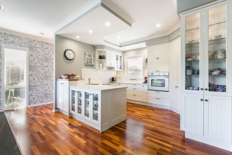 Photo of property in 72 Kent Terrace, Taradale, Napier, 4112