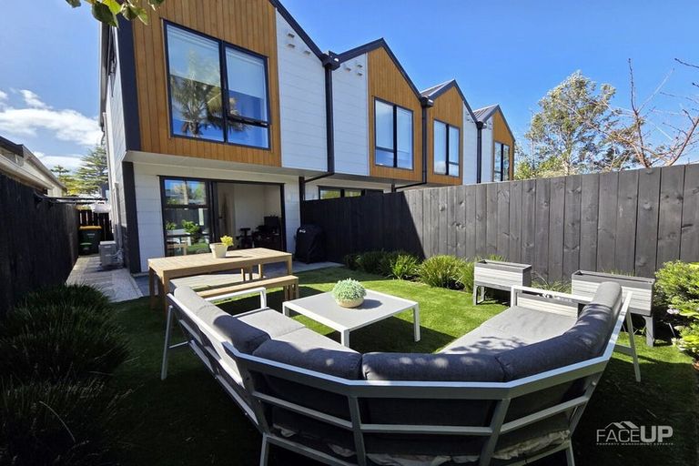 Photo of property in 8/20 Moor Avenue, Te Atatu Peninsula, Auckland, 0610