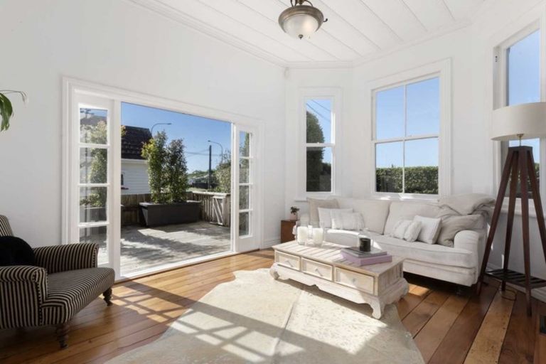 Photo of property in 1/86 Birkenhead Avenue, Birkenhead, Auckland, 0626