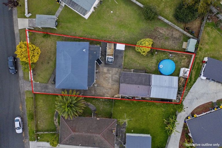 Photo of property in 17 Coburg Street, Henderson, Auckland, 0612