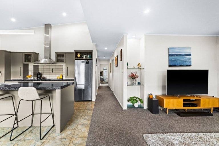 Photo of property in 27 Pinotage Drive, Greenmeadows, Napier, 4112