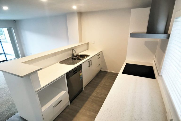 Photo of property in 2/10 Silver Moon Road, Albany Heights, Auckland, 0632