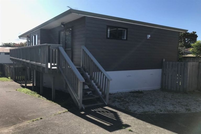 Photo of property in 1/130 Colwill Road, Massey, Auckland, 0614