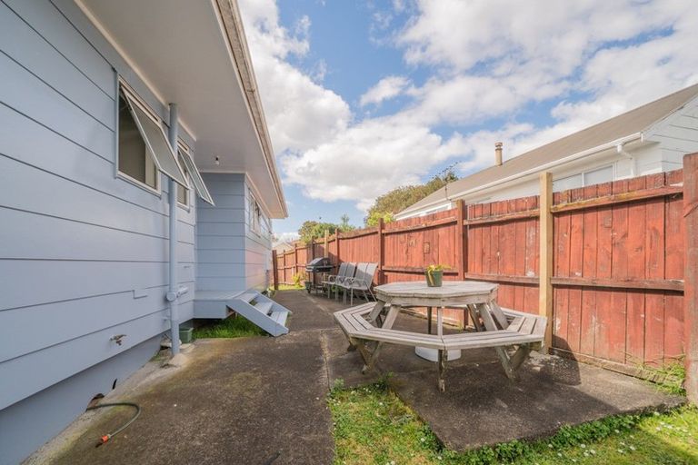 Photo of property in 12 Imperial Place, Henderson, Auckland, 0612