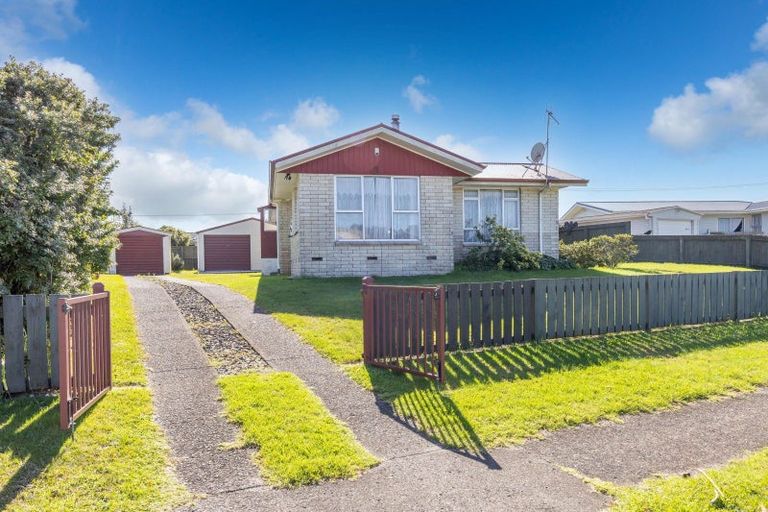 Photo of property in 16 Blundell Place, Huntly, 3700