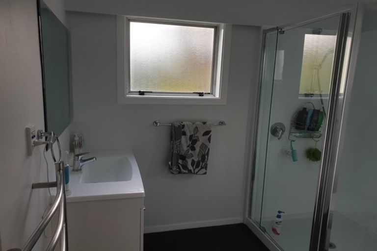 Photo of property in 15 Eyre Street, Henderson, Auckland, 0612