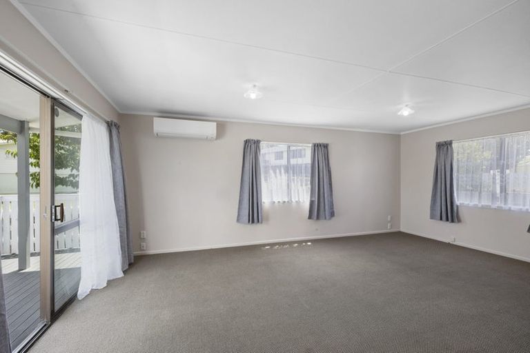 Photo of property in 8 Tahurangi Place, Spotswood, New Plymouth, 4310