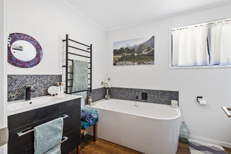 Photo of property in 12 Achray Street, Waiau, 7332