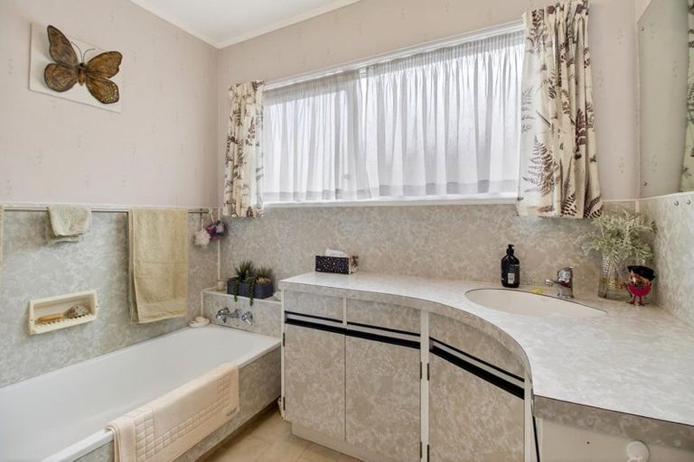 Photo of property in 22 Widmore Drive, Massey, Auckland, 0614