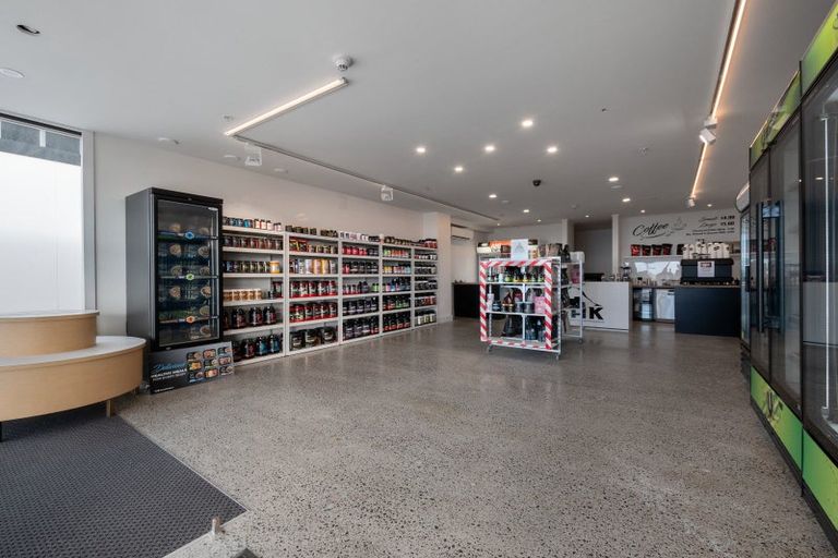 Photo of property in 2a/2 Marine Parade, Mount Maunganui, 3116