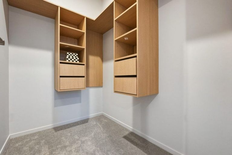 Photo of property in 8c Catalina Crescent, Forrest Hill, Auckland, 0620