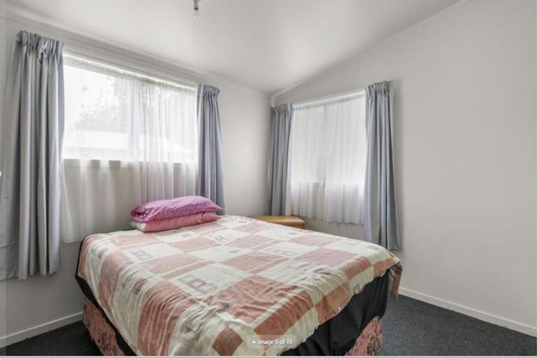 Photo of property in 99 Kemp Road, Massey, Auckland, 0614