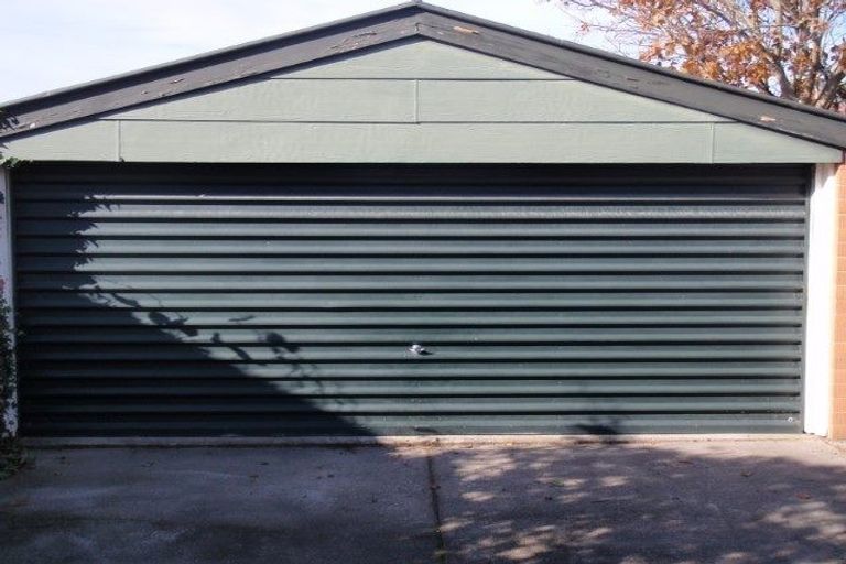 Photo of property in 15 Camberwell Place, Avonhead, Christchurch, 8042