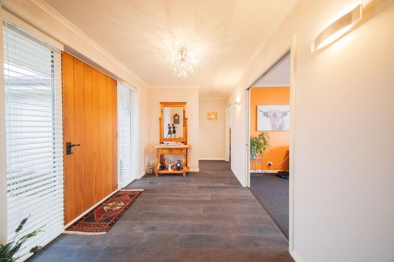 Photo of property in 2 Homestead Avenue, Twizel, 7999