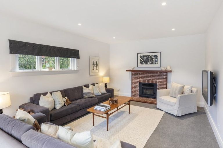 Photo of property in 111 Saint Andrews Square, Strowan, Christchurch, 8052
