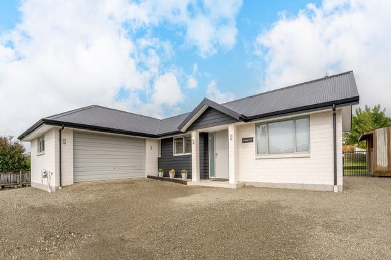 Photo of property in 17 Gordon Street, Weston, Oamaru, 9401