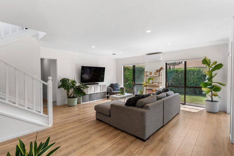 Photo of property in 2/13 Pinewood Grove, Botany Downs, Auckland, 2010