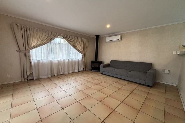 Photo of property in 2/15 Dunn Place, Farm Cove, Auckland, 2010