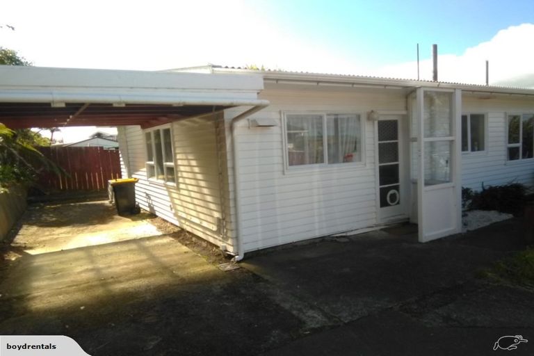 Photo of property in 23b Somes Crescent, Newlands, Wellington, 6037