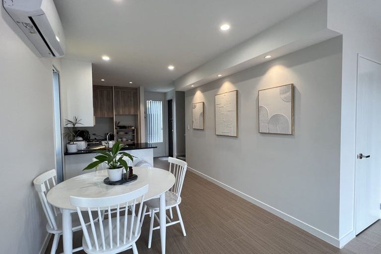 Photo of property in 3/21 Akoranga Drive, Northcote, Auckland, 0627