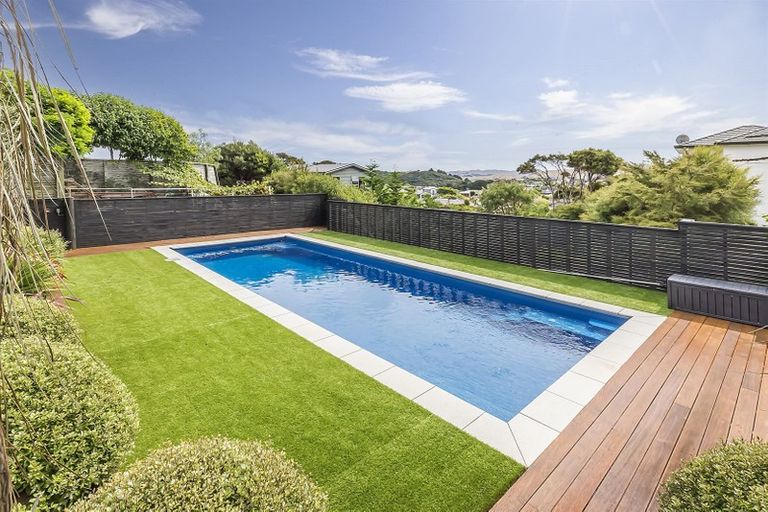 Photo of property in 4 Helm Place, Whitby, Porirua, 5024