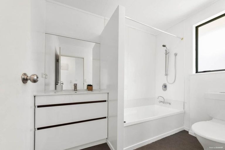 Photo of property in 3 Ebony Place, Massey, Auckland, 0614