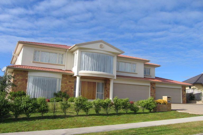 Photo of property in 128 John Brooke Crescent, East Tamaki Heights, Auckland, 2016