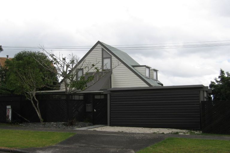 Photo of property in 2/33 Beach Haven Road, Beach Haven, Auckland, 0626