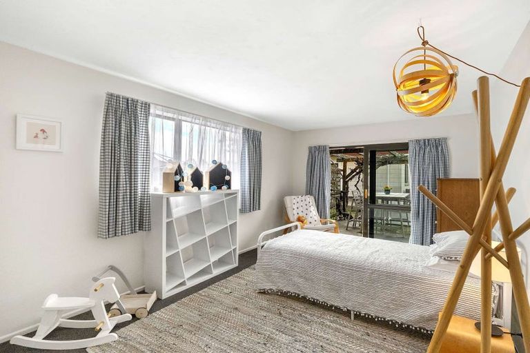 Photo of property in 8 Dulcie Place, Harewood, Christchurch, 8051