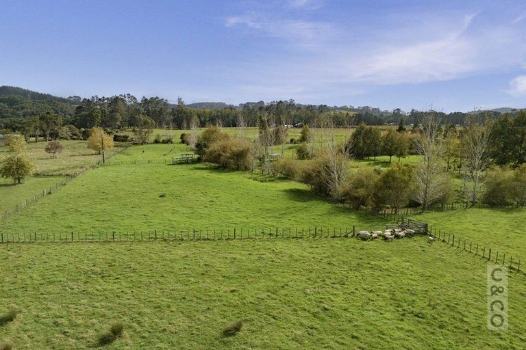 Photo of property in 293 Ararimu Valley Road, Helensville, Waimauku, 0882