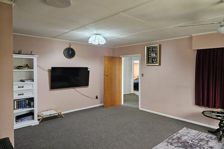Photo of property in 2 Wavell Crescent, Lansdowne, Masterton, 5810