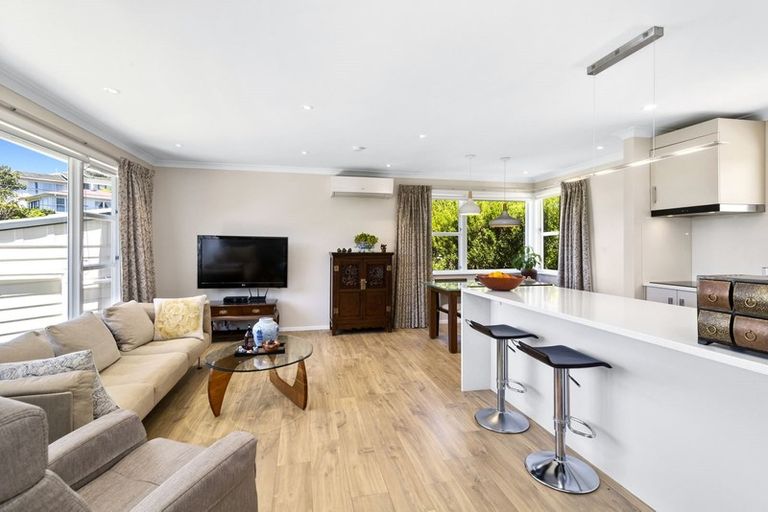 Photo of property in 28 Alwyn Place, Newlands, Wellington, 6037
