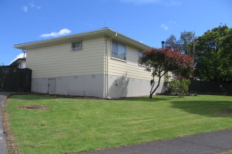 Photo of property in 2 Azara Place, Papatoetoe, Auckland, 2025