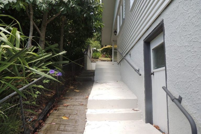 Photo of property in 1a Enfield Road, Hospital Hill, Napier, 4110