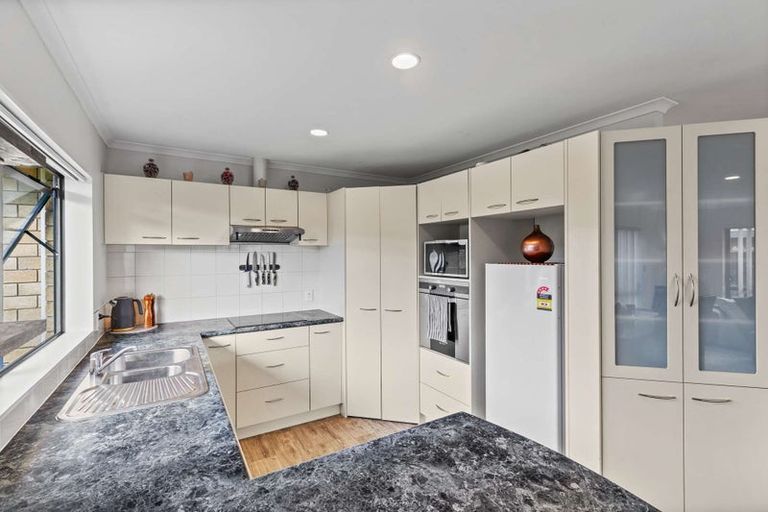 Photo of property in 11 O'sullivan Place, Waiuku, 2123