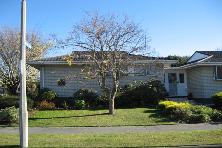 Photo of property in 1 Bidwell Place, Hillmorton, Christchurch, 8025