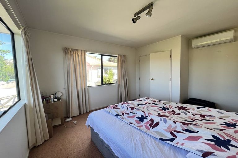 Photo of property in 2/5 Pelican Lane, Unsworth Heights, Auckland, 0632