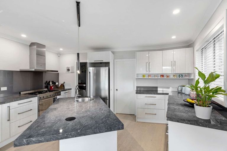 Photo of property in 16 Autumn Avenue, Glen Eden, Auckland, 0602