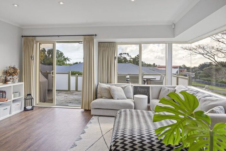 Photo of property in 1 Orlando Close, Frankleigh Park, New Plymouth, 4310