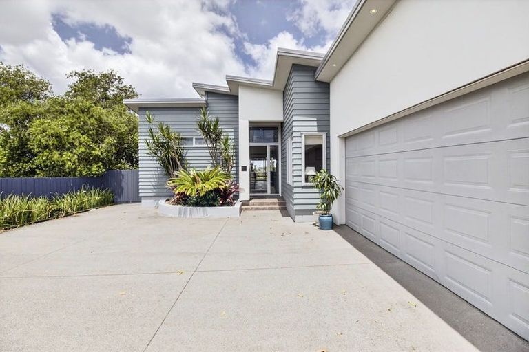 Photo of property in 48 Aurea Avenue, Pakuranga, Auckland, 2010